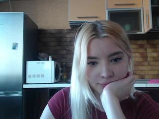 sweety_flipflop luxurious lady gently masturbates pussy