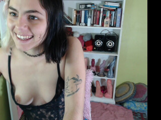 pipaypipo mature babe jerks both holes