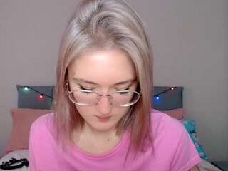 oksana_frolova skinny american blonde is played for you2022 webcam