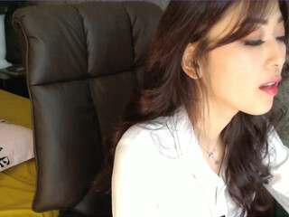 namimio gorgeous prostitute caresses shaved cunt