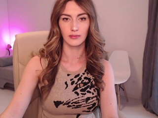 miss_kaira a woman with a wide pelvis gets shaved cunt