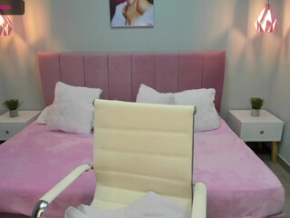 im_nicol charming babe shows off beautiful sissy