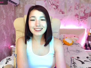 malisin cute girl rubbing  pussy with vibrator