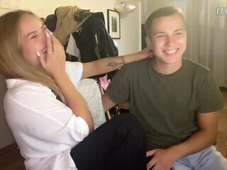 malbontess sexy hottie fucks both holes