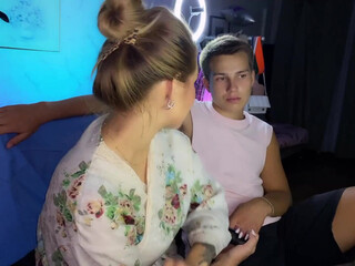 malbontess blissful bitch pulls pussy