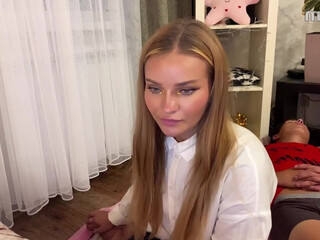 malbontess cute  girl masturbates passionately