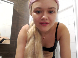 lily_holy cam nude view of a sexy blonde 2022 webcam