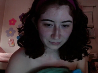 hello_strawberry69 hidden record show with a new pair