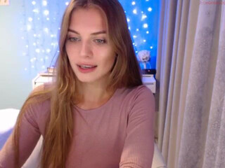 adri_sweetie recording cam rubbing   with a beautiful body