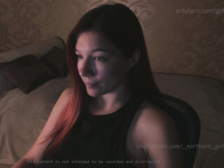 _northern_girl_ sexy chick rubbing  pussy