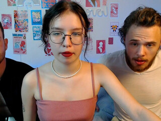 hizgi irresistible skinny girl pussyplay