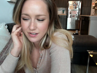 texasthicc cute babe caresses shaved cunt