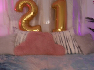 blondiekayy leggy babe