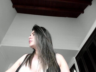 xhxoxtxsxex age babe teases beautiful tits