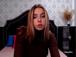 clarecraig slim webcam model shows tits