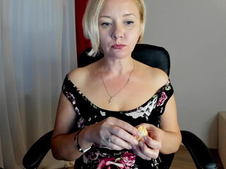 colette1w petite whore is playing with a pink little friend