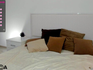 charismemi expressive swell performs crazy dance