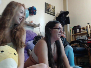 ccinnamon cute women lick nipples