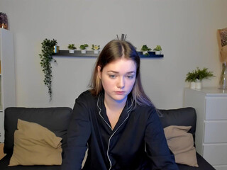 caitlin_bell hot webcam slut with fingers in wet pussy