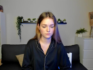 caitlin_bell facial show on glasses_