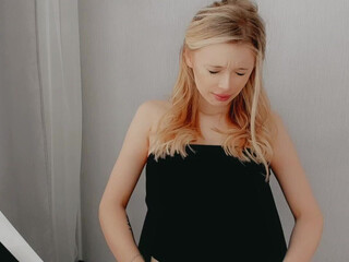 lovely1alissa gorgeous babe licks dildo