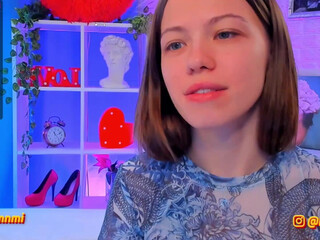 huntertiana sponge courtesan in the office spoils himself with pleasures