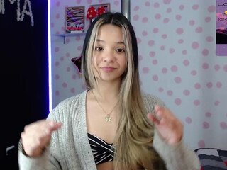 emma18xx_ sweet masturbating