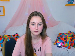 elizabeth_wong rubbing  with sister in an online show