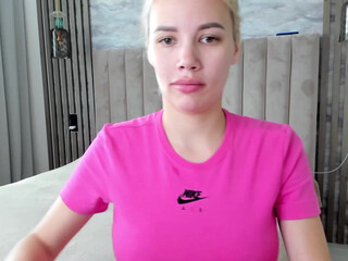 dontbeshybaby watch cam clip of a sexy girl