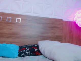 tara_sands model with a big very pretty ass