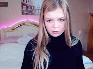 vanessasue luxury chick masturbating with sex toys