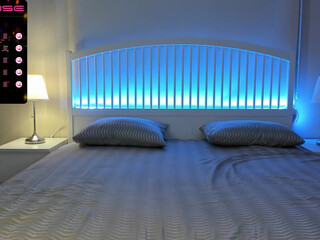 jinbei_ gorgeous bitch strips and jerks off