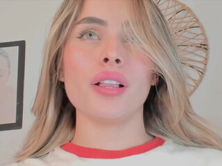 antonia_savatto_ rubbing  with bbw model in a live show