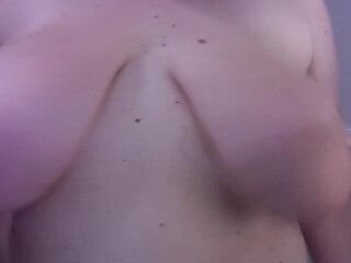 tayz347 dark haired babe masturbates pussy with vibrator