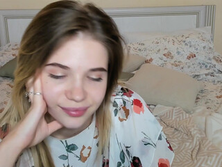 solla_q shy on webcam