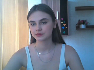 qqlola slutty bitch masturbates cunt