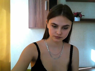 qqlola cute bitch bares shaved holes