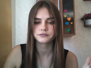 qqlola gorgeous bitch shows small tits