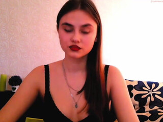 qqlola mature hottie caresses shaved cunt