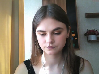 qqlola naked  cam with a young