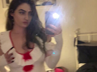 poorthing very wet pussy rubbing  in live show