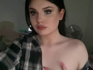 Maddy aka babymaddyxo  busty babe twirls big ass