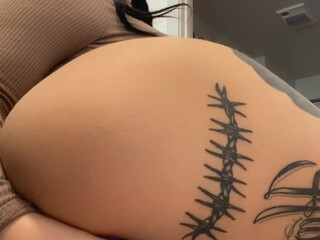 stellaraee  whore model pulls pussy