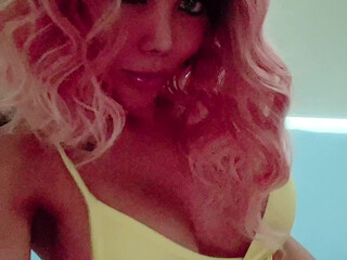 Lizzy Laynez aka lizzylaynez  busty young lady