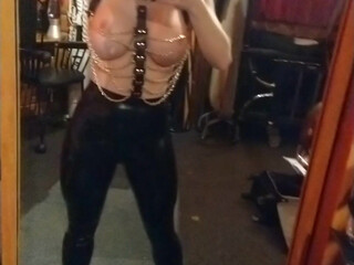 Obey Angelina aka uncensorredom  top mama von erwachsenen-webcam