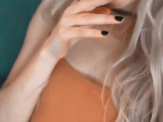 lilylarimar sexy tigress shows pussy in online video