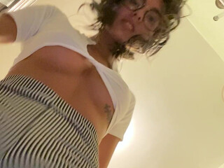 rejaniced skinny usa girl playing with wet holes