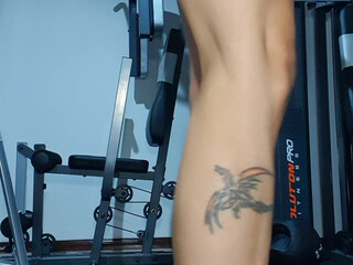 Aranxa Smith in just one bra found her long friend and immediately decided to use it.