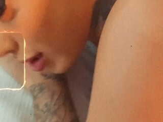 mcmirella  girl caress each other in a premium show_2022