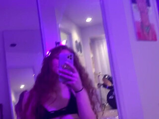 gingerteen teen slut sexy olyfans model shows rubbing  and pussy